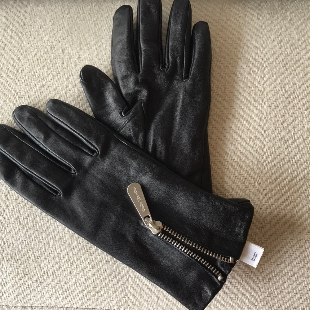 BLACK LEATHER MICHEAL KORS GLOVES